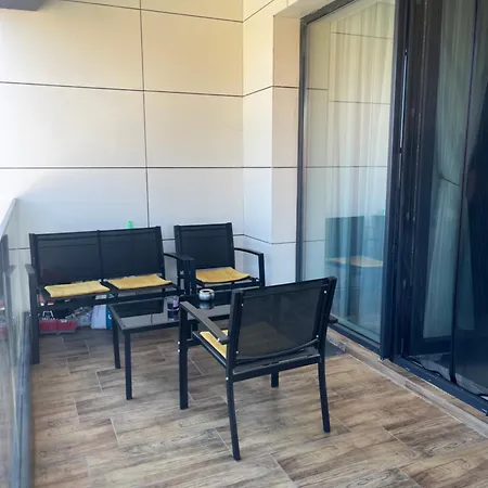 Aurai Apartment *